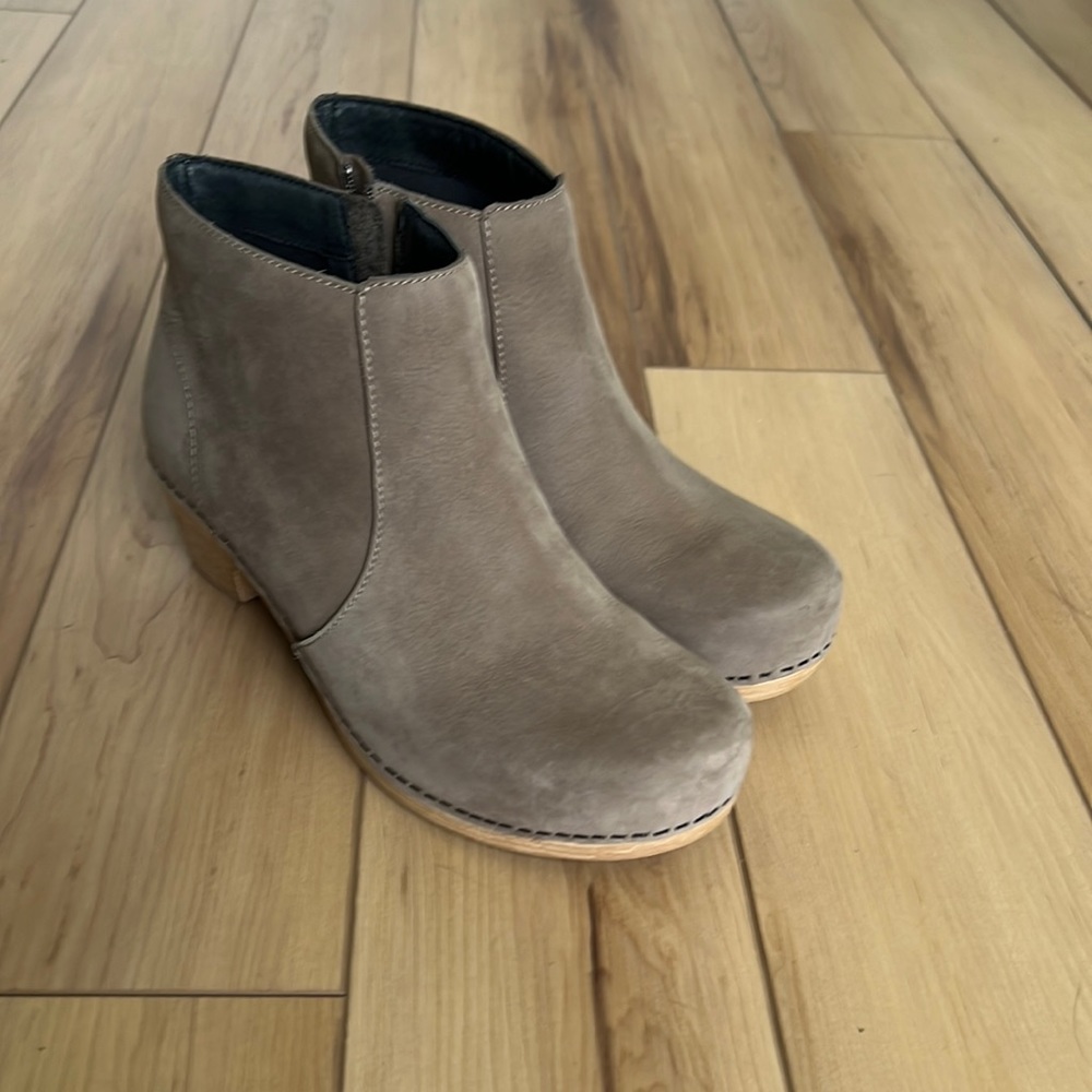 Dansko Maria taupe nubuck